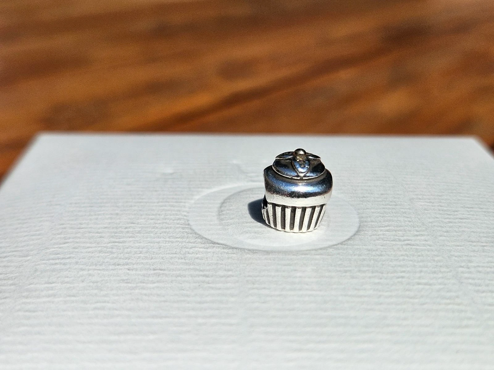Pingente cupcake bicolor de ouro 14k da Pandora – photo 2